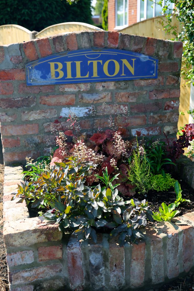 Bilton sign